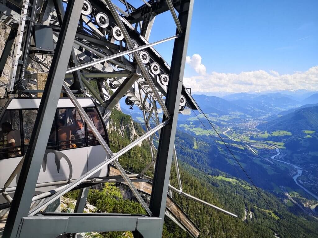 Cable car to ice caves in werfen