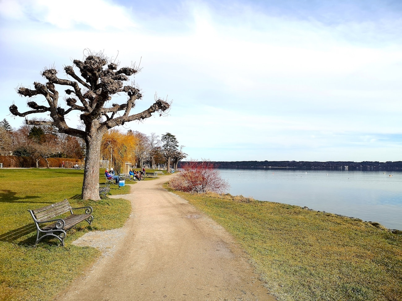 Hiking trail around Lake Starnberg