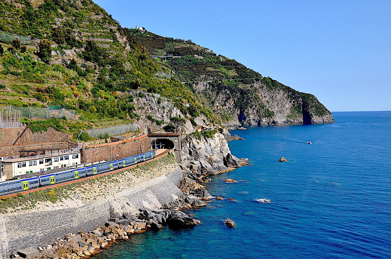 Train going to Cinque Terre